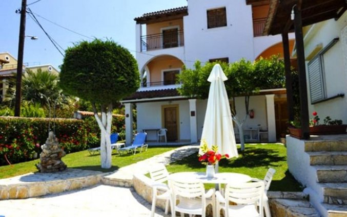 Terras van Appartementen Irene Acharavi op Corfu