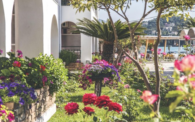 Tuin van Hotel Iliada Beach op Corfu