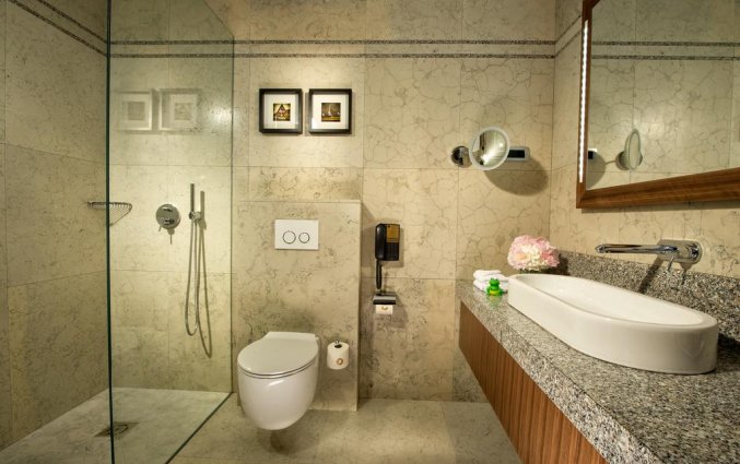 Badkamer van een tweepersoonskamer hotel Best Western Premier Slon in Ljubljana