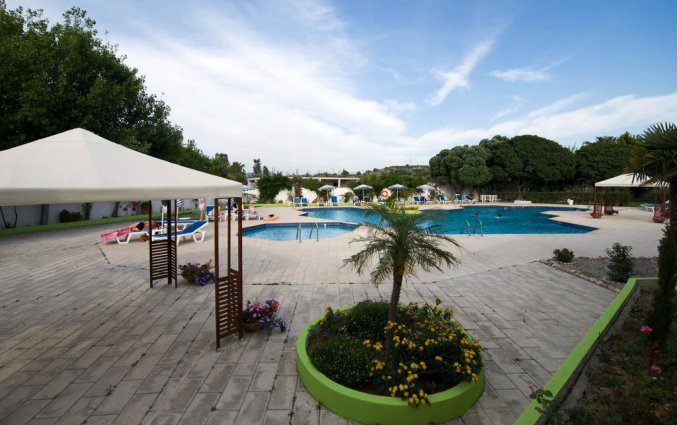 Zwembad van hotel Happy Days op Rhodos