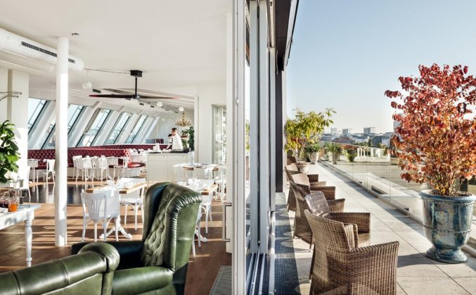 Restaurant op het dakterras van hotel Grand Ferdinand in Wenen