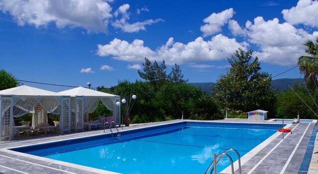 Zwembad van Hotel Nefeli op Corfu