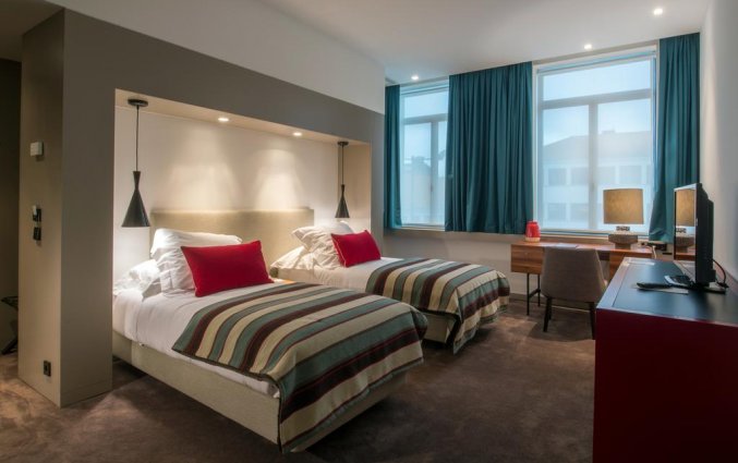 tweepersoonskamer met twee aparte bedden van hotel en Bistro The Artist in Porto