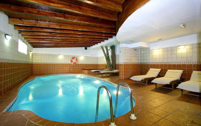 Binnenzwembad van hotel Hotel Olympia Cónsul del Mar stedentrip Valencia