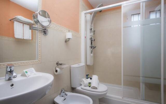 Badkamer van hotel Casual Sevilla Don Juab Tenorio stedentrip Sevilla