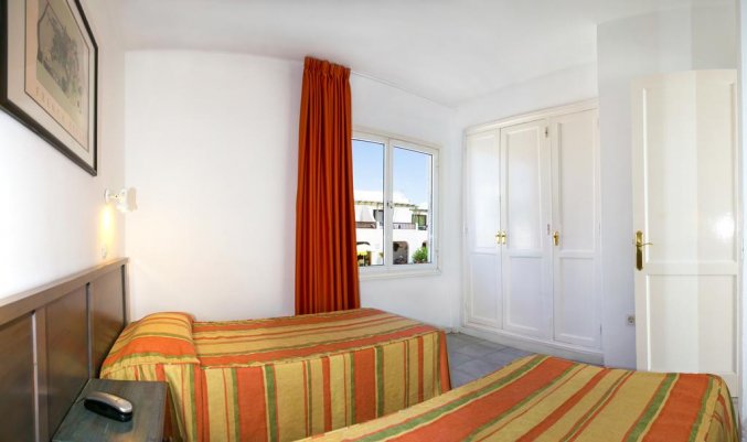 Slaapkamer van een appartement van Apartamentos Oasis THe Home Collection op Lanzarote