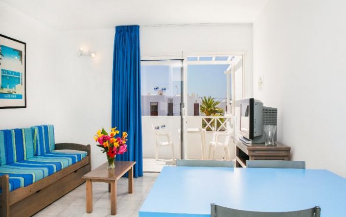 Woonkamer van een appartement van Apartamentos Oasis THe Home Collection op Lanzarote
