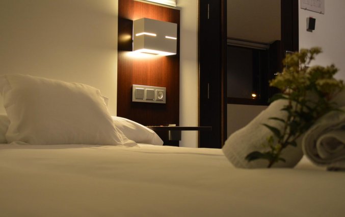 Tweepersoonsbed in een tweepersoonskamer van Hotel Rural Las Monteras Andalusië