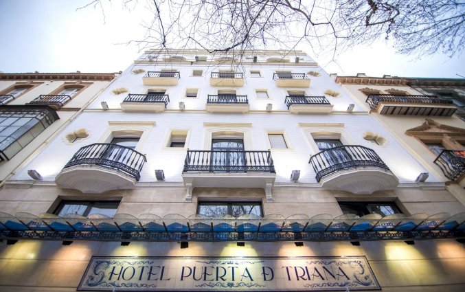 Buitenkant van Hotel Petit Palace Puerta de Triana in Sevilla