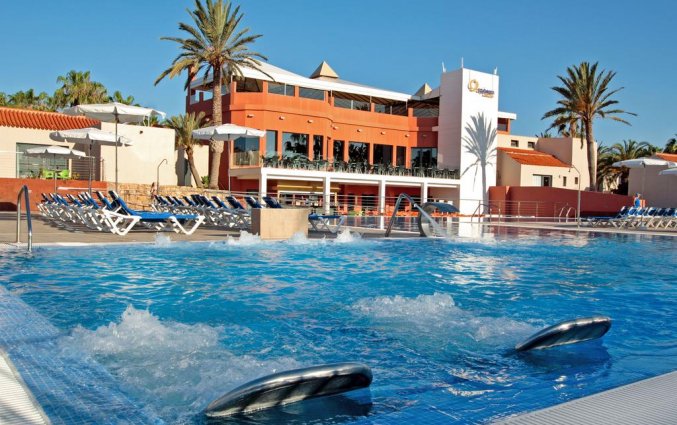Buitenzwembad van Appartement Caybeach Caleta op Fuerteventura