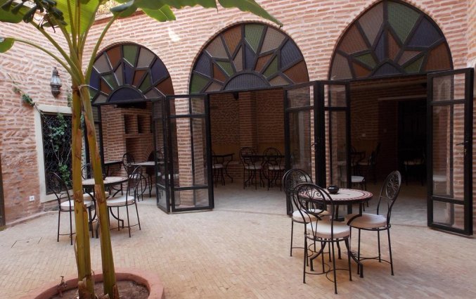 Het terras van het restaurant van Riad dar Bounouar Marrakech