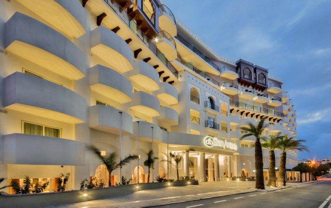 Buitenaanzicht van Hotel en Spa db San Antonio op Malta