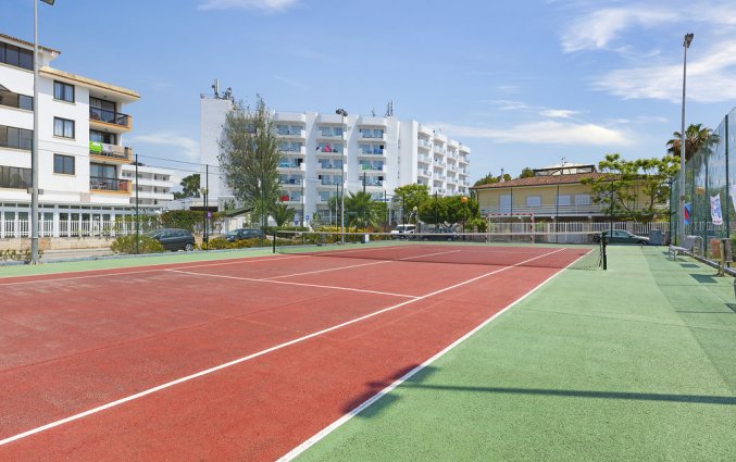 De tennisbaan van Hotel AluaSun Continental Park Mallorca