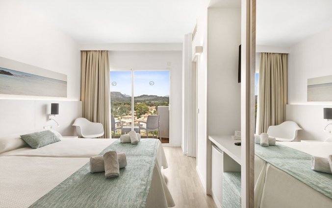 Een tweepersoonskamer van Hotel AluaSun Continental Park Mallorca