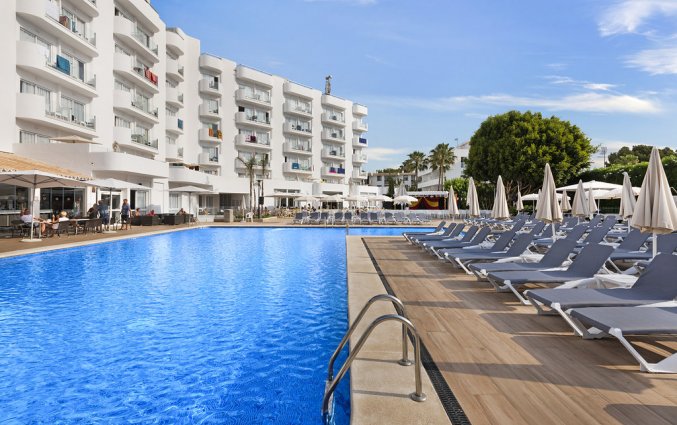 Het zwembad van Hotel AluaSun Continental Park Mallorca