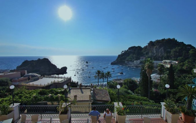 Uitzicht vanuit Hotel Baia Azzurra op Sicilie