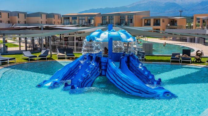Buitenzwembad van Hotel Kiani Beach Resort op Kreta