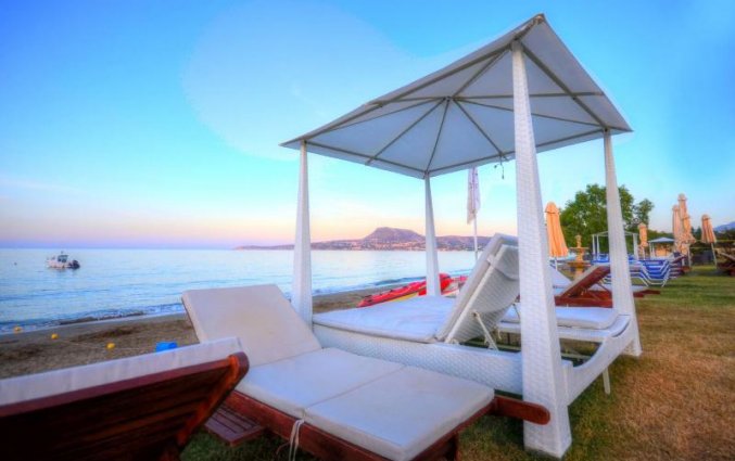 Terras van Hotel Kiani Beach Resort op Kreta