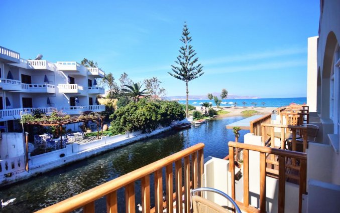 Uitzicht vanaf kamer van Hotel Kalyves beach op Kreta