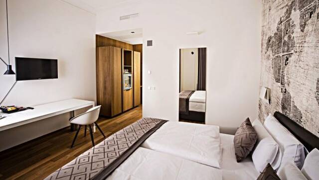 Hotel Golden Crown
