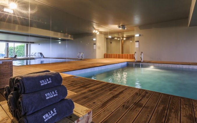 Binnenzwembad van Hotel Villa C in Noord-Portugal