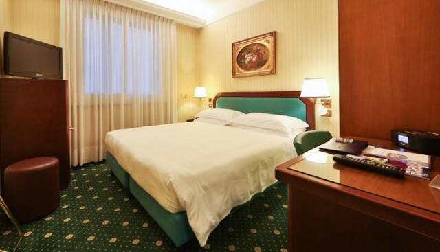 Tweepersoonskamer van hotel Astoria in Milaan
