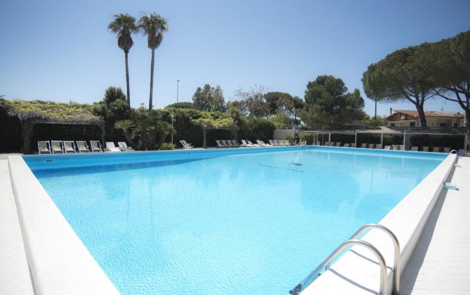 Buitenzwembad van Hotel Riva Del Sole in Puglia