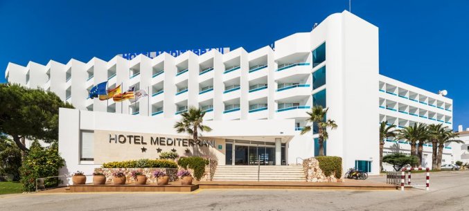Gebouw van Hotel Globales Mediterrani op Menorca