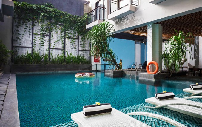 Buitenzwembad van Hotel Liberta Seminyak op Bali