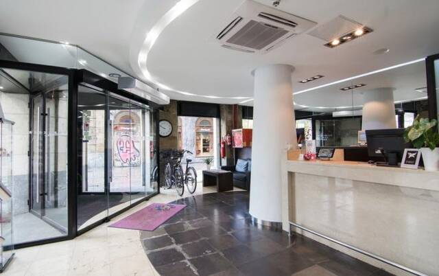 Entree van Hotel Petit Palace Arana in Bilbao