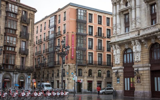 Gebouw van Hotel Petit Palace Arana in Bilbao