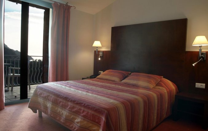 Tweepersoonskamer van Hotel Capo D'orto op Corsica