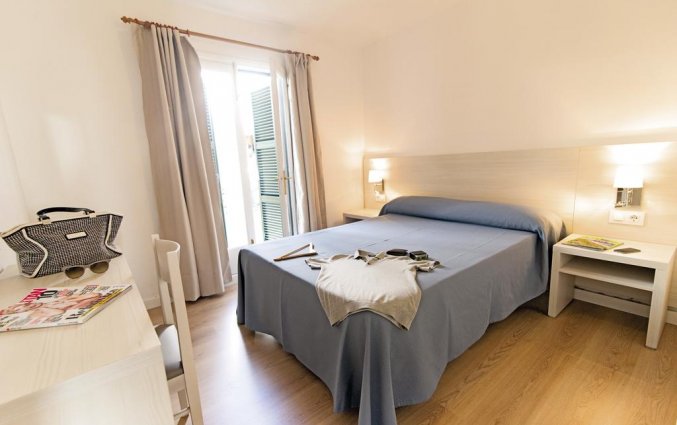 Kamer in appartement van Appartementen Cala Blanca op Menorca