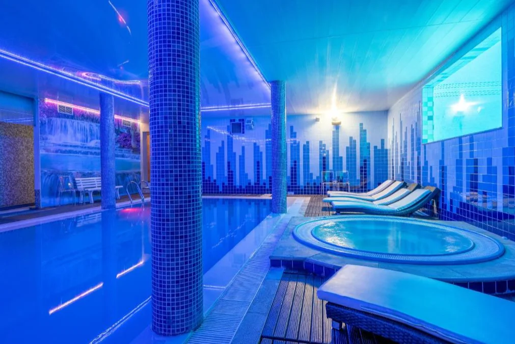 Hotel de Ilhavo Plaza & Spa binnenzwembad 