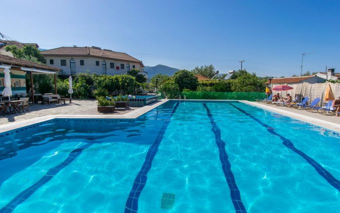 Buitenzwembad van Hotel Zante Nest op Zakynthos
