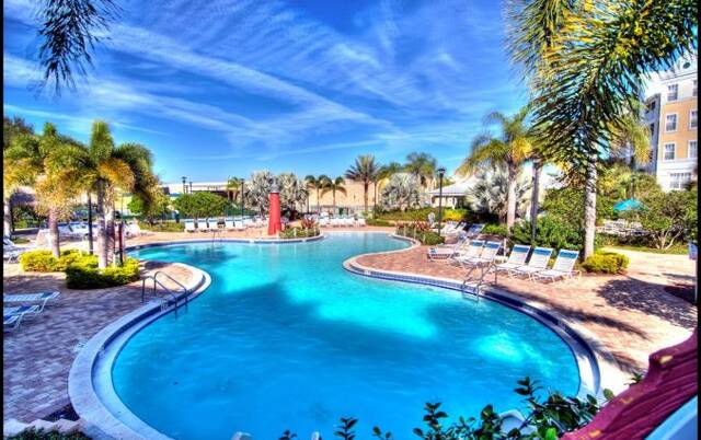 Zwembad van resort Calypso Cay Villas