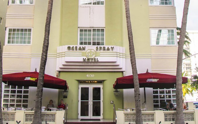 Ingang Hotel Ocean Spray in Florida