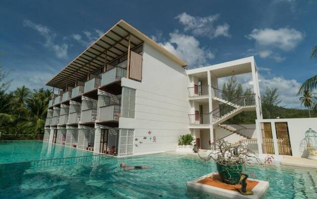 Zwembad van Resort The Briza Beach Khao lak