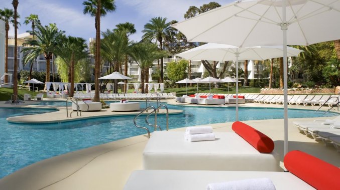 Zwembad van Resort Tropicana A Doubletree By Hilton & Casino