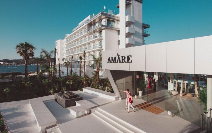 Gebouw van Hotel Amare Beach op Ibiza