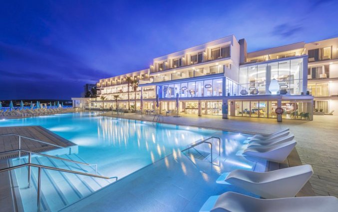 Buitenzwembad van Hotel Elba Sunset Thalasso Spa op Mallorca