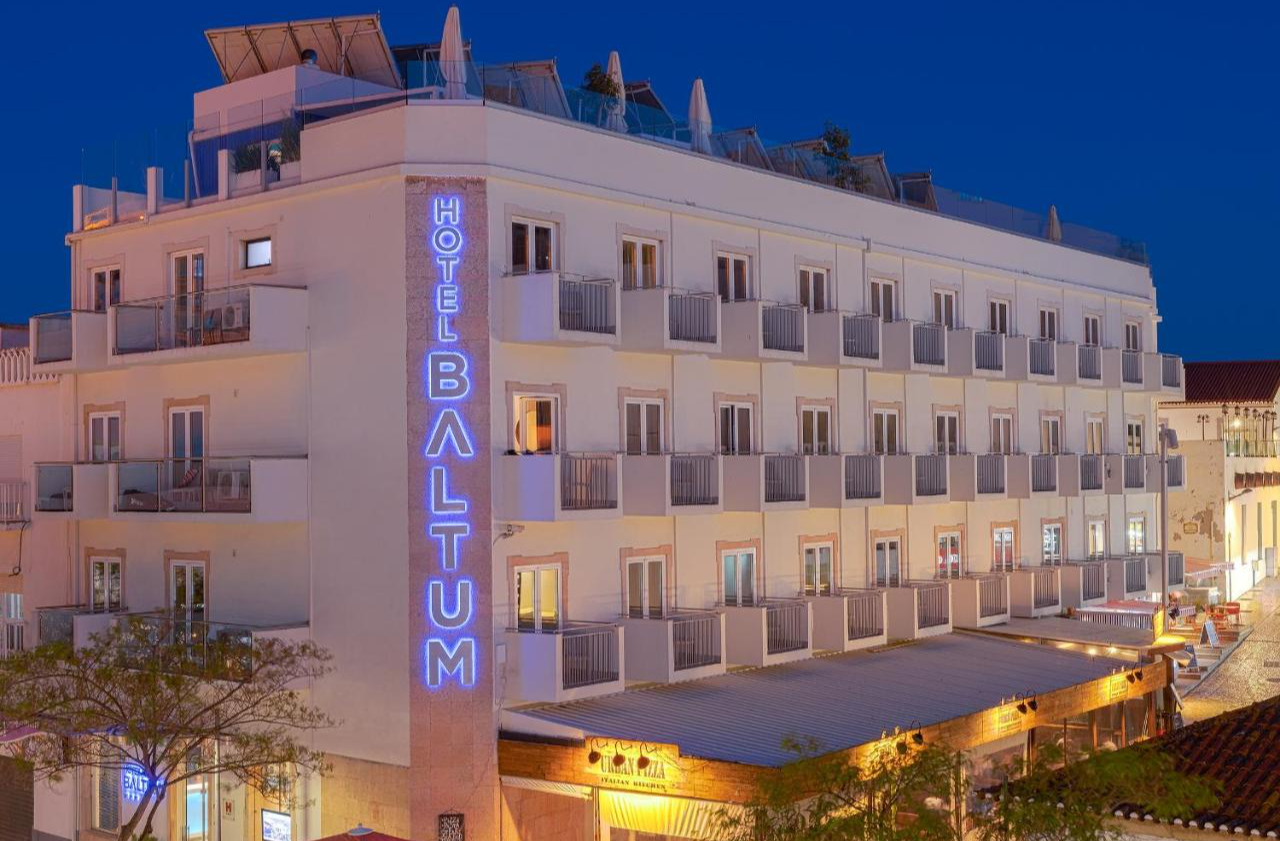 Buitenaanzicht van Hotel Baltum in de Algarve