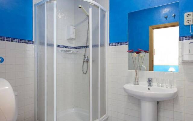 Badkamer van hostal Montaloya in Madrid