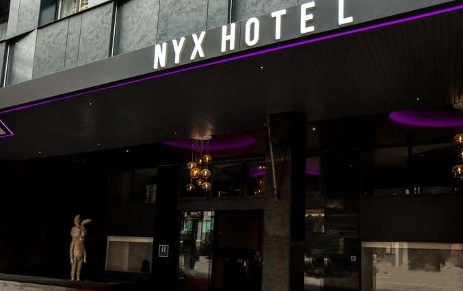 Ingang van hotel NYX in Madrid