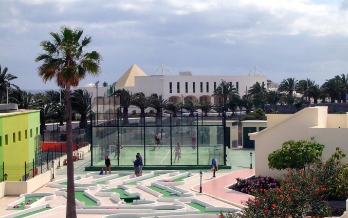 Tennisbaan van appartementen Santa Rosa in Lanzarote