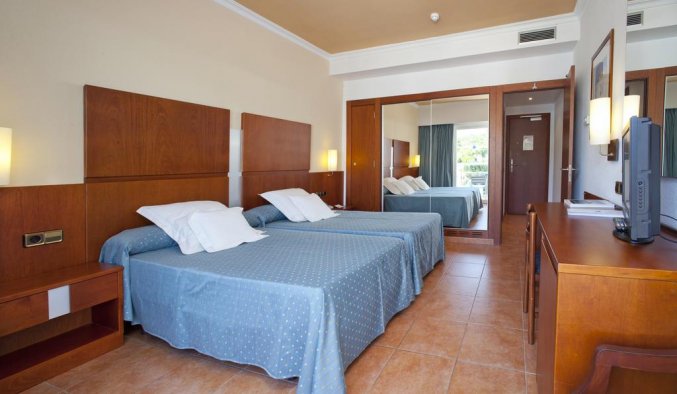 Slaapkamer van hotel Simbad in Ibiza