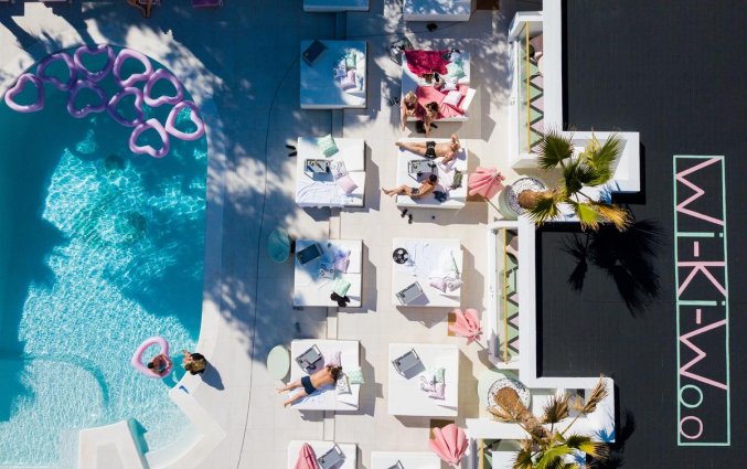 Zwembad van hotel Wi-Ki Woo op Ibiza
