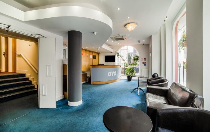 Lobby van Hotel OYO Elysee in Londen