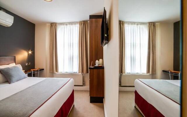 Tweepersoonskamer van Hotel OYO Elysee in Londen