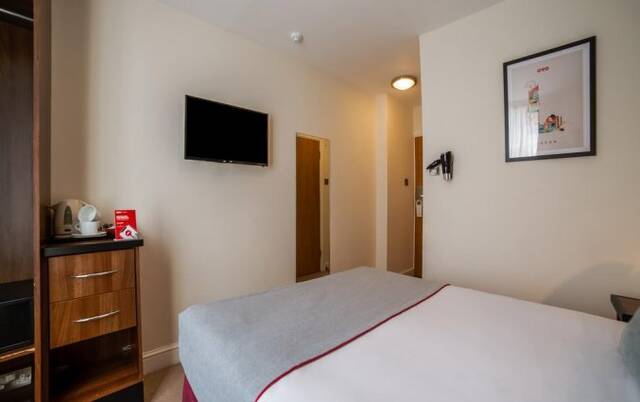 Tweepersoonskamer van Hotel OYO Elysee in Londen